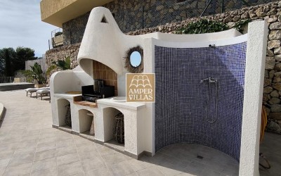 Fantastic villa with panoramic sea views.